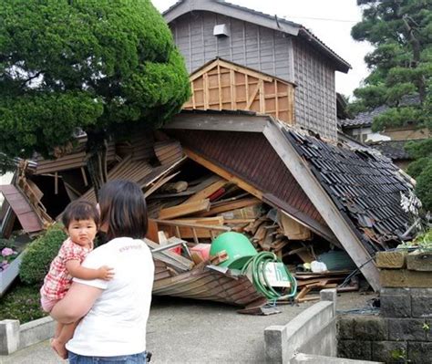Earthquake wreaks havoc in the Philippines .